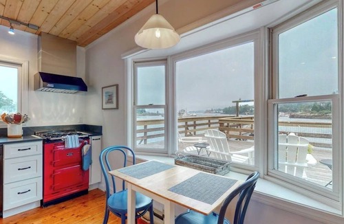 Boothbay Harbor Cabin | Bayfront Cottage on Mill Cove w/Private Dock & Furnished Deck - Walk Downtown