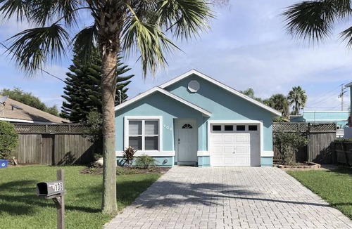 St. Augustine Beach House | Beach Bungalow 2BR/2BA 1‑block to Beach Backyard Oasis Firepit