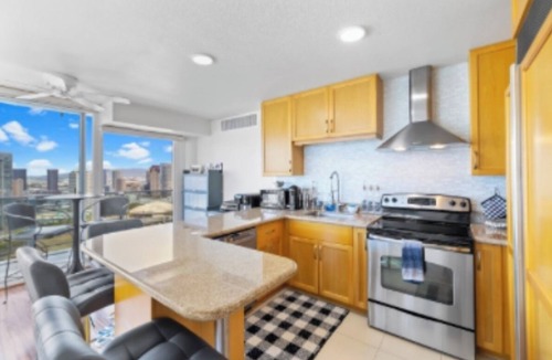 Ala Moana Condo | Beach, City lights and Mountain Views 180 degrees view & centrally located
