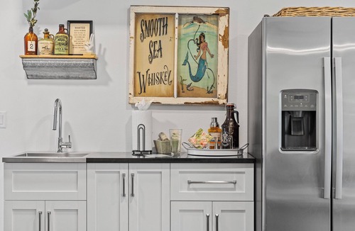 River District House | Beach Days/Downtown Nights-Ideal Location. Free Heated Pool- Fire Pit