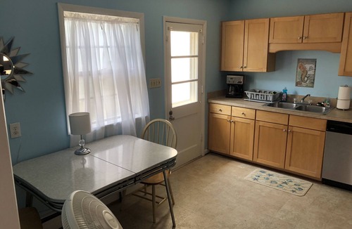 Cottage Line House | Beach Front on the Bay - Pet Friendly, Wi-Fi, Parking, Large Water front Deck