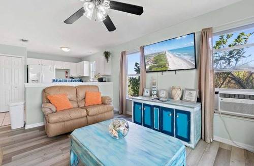 Indialantic House | Beach Retreat 3BR/2BA – Across Paradise Park, Melbourne FL