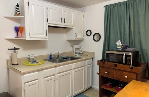 Bayview Apartment | Beach Side Studio #2 - Pet Friendly, WiFi, Off-Street Parking, Large Smart TV