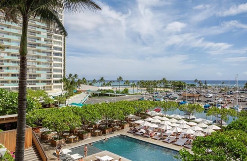 Waikiki Resort | Beachfront Dream! Pools, Bar, Mini-Market, Gift Shop
