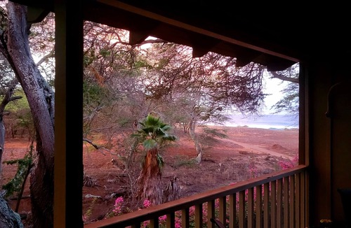 Maunaloa Condo | Beachfront Molokai Sanctuary Romantic Getaway Writers retreat Solo Rejuvenations