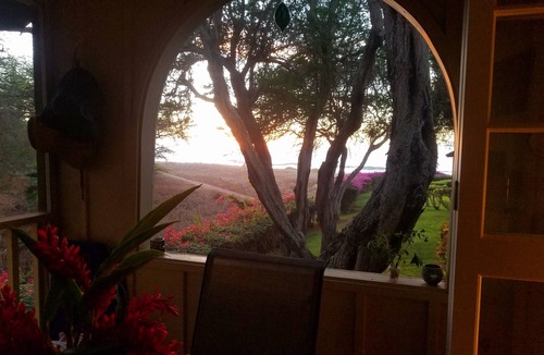 Maunaloa Condo | Beachfront Molokai Sanctuary Romantic Getaway Writers retreat Solo Rejuvenations