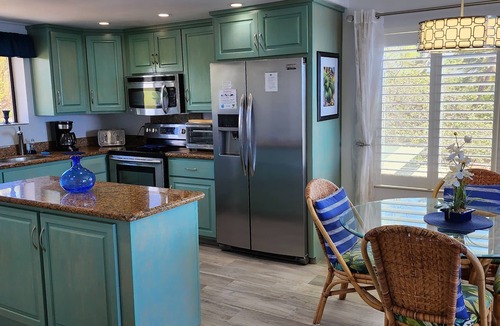 Kihei Condo | Beachfront Unobstructed Ocean View, 3rd Flr End Unit 310, AC Wi-Fi Streaming TVs