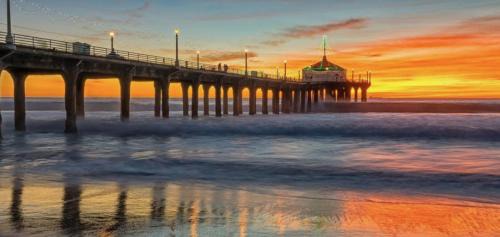Torrance House | Beachside Gem, Steps to Pier