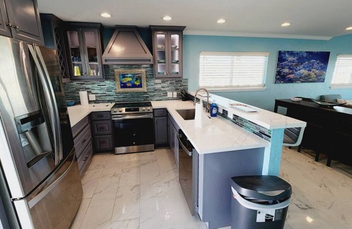 Acapulco Village Apartment | Beachview Beauty 50 steps to a private beach! BYOT