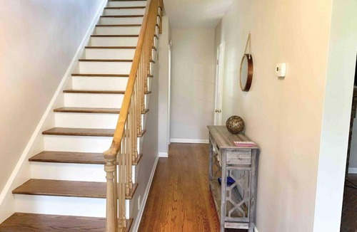 Beacon House | Beacons Great Getaway Near hike, parks, shops and art