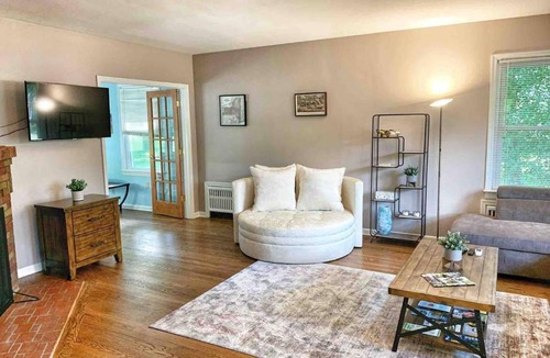 Beacon House | Beacons Great Getaway Near hike, parks, shops and art