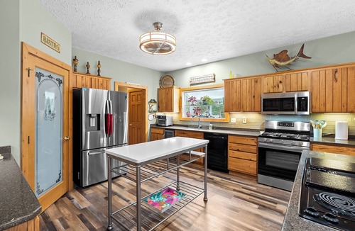 Kendall House | Beagle Beach + Hot Tub + Pontoon rental available