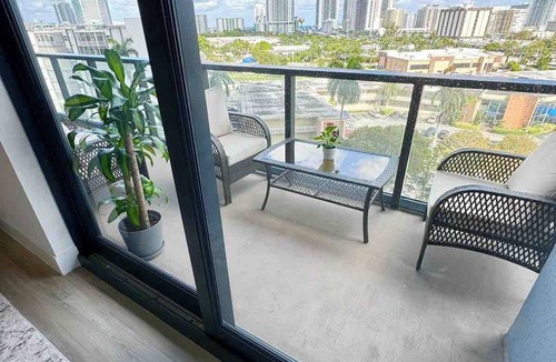 Hallandale Beach Apartment | Beautiful 2BR - Pool/Spa/Tenis/Gym
