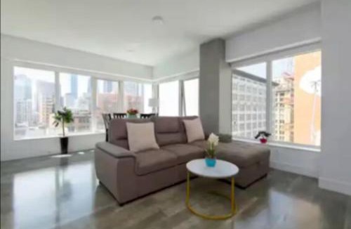 Downtown Los Angeles Apartment | Beautiful 3 Bedroom High Rise with Pool, Hot Tub and Rooftop Views