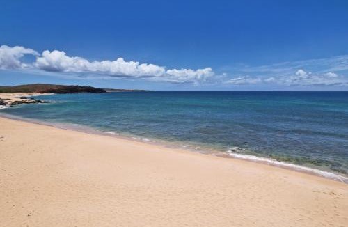 Maunaloa House | Beautiful Beachfront Townhouse 3bdrm 2bth with outside day bed OR overflow bedroom