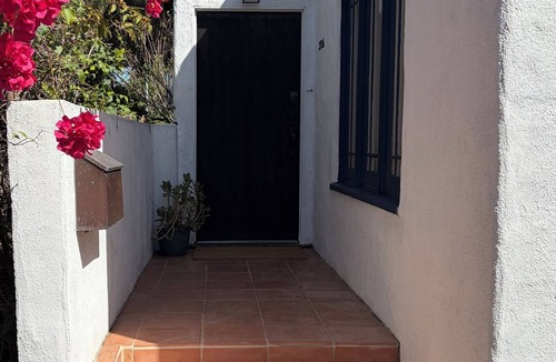 Mar Vista Cottage | Beautiful bright Spanish style house in Venice with modern furniture