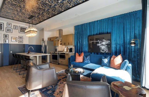 Edgehill Condo | Beautiful Condo in The Gulch. Walk to BRDWY! Pool, Gym, and Covered Parking!