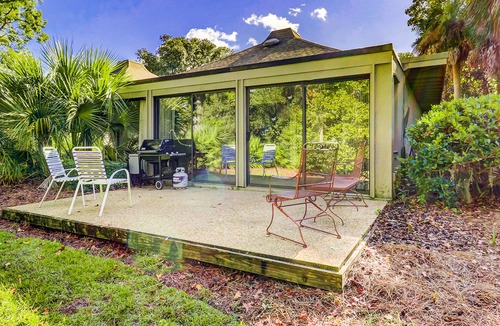 Sea Pines Condo | Beautiful condo with balcony, grill & washer/dryer - near shops & dining
