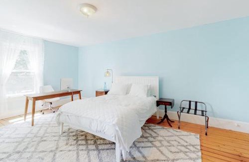Wiscasset House | Beautiful home with Ping-Pong, fast WiFi & W/D - walk to dining