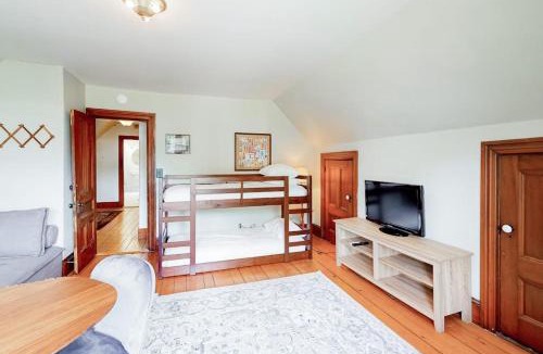 Wiscasset House | Beautiful home with Ping-Pong, fast WiFi & W/D - walk to dining