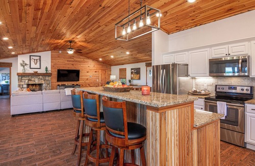 Brevard House | Beautiful house with breathtaking views and a hot tub close to Brevard!