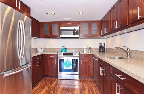 Waikiki Condo | BEAUTIFUL Ilikai suite w/Ocean, Marina & Sunset Views! Large Lanai! Parking!