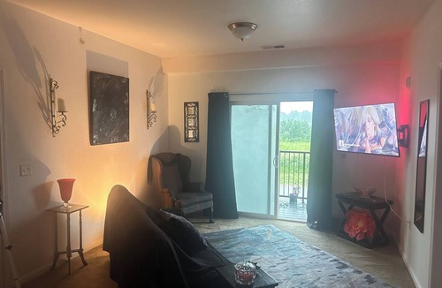 Lawrence Apartment | Beautiful modern luxury apartment in the Indian Hills neighborhood