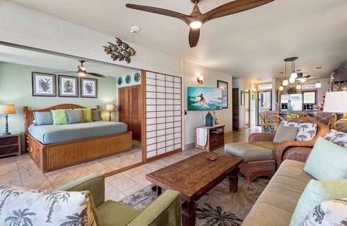 Kailua-Kona Condo | Beautiful Oceanfront Kona Bali Kai 3rd Floor Condo