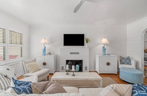 Parrot Cove House | Beautiful remodeled home with pool and spa, 1 mile to the beach!