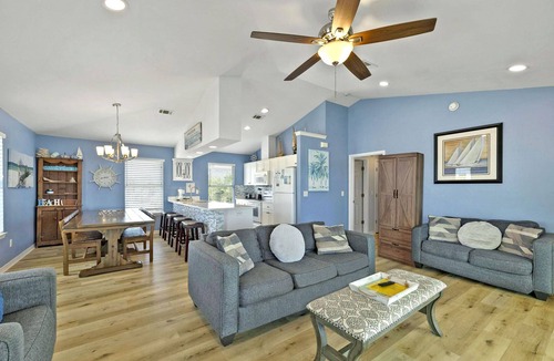 Villa Primera House | Beautiful Sound Front Home w/Private Saltwater Pool, Tiki Bar & Pier!