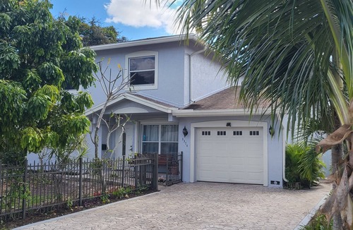 Survey Creek House | Beautiful spacious 5-bedroom house-10 beds-15 guests