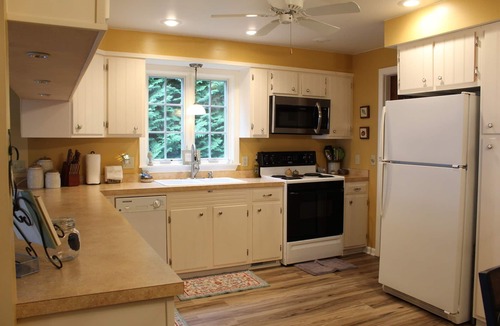 Town of Torrey Cottage | Beautiful Views, Sunrises, Dog Friendly, Comfortable!