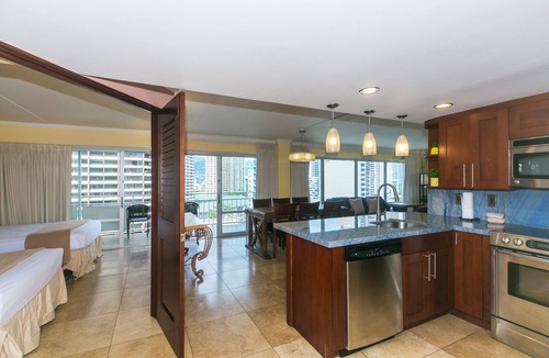 Waikiki Condo | Beautifully Remodeled 2 Bedroom Waikiki Condo - Sleeps 6!