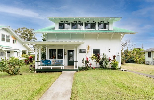 Hilo House | Beautifully Remodeled Plantation Style Hilo Home
