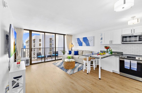 Waikiki Condo | Beautifully Remodeled Ocean View Condo + Parking