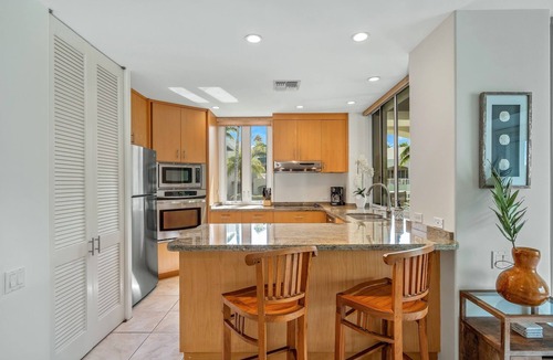Wailea Condo | Beautifully Remodeled with Central A/C! Top Floor! Palms at Wailea 206