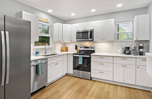 Black Mountain Cottage | Beautifully Renovated Cottage/Pet-Friendly/Walk to Downtown Black Mountain