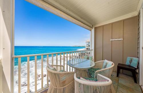 Kailua-Kona House | Beautifully Renovated Oceanfront Condo w/breathe taking Views! - Hale Kona Kai 302