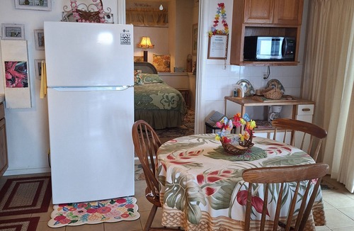 Captain Cook Bed & Breakfast | Belle Vue Kona B&B Rose Garden Suite – Breathtaking Views & Island Comfort