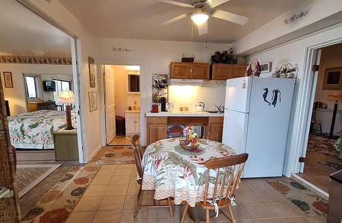 Captain Cook Bed & Breakfast | Belle Vue Kona B&B Rose Garden Suite – Breathtaking Views & Island Comfort