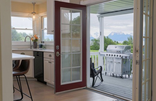 Kachemak House | Benchwarmer`s Bliss