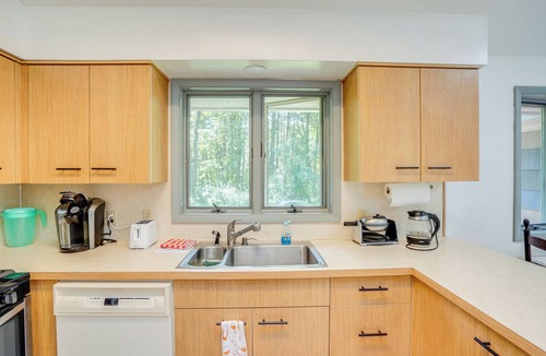 Canaan House | Berkshire Hideaway w/Fire Pit & Playground!