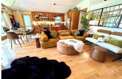 Egremont House | Best Berkshire “Readaway” Stay! New reno, stunning private acreage, cultural gem