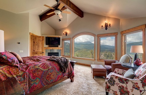 Baldy Mountain Cabin | Best views in Breck! 5bed/6bth/shuttle/close to hiking trails & downtown