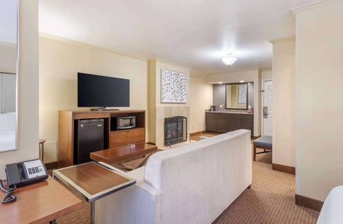 North Salt Lake Hotel | Best Western Plus Cottontree Inn