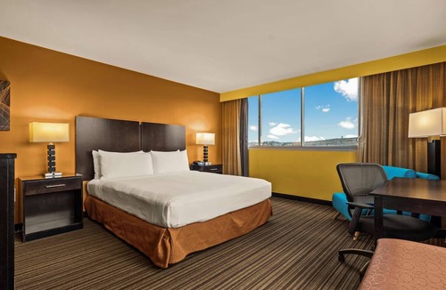 Western Honolulu Hotel | Best Western The Plaza | King Bed with City View | Free Breakfast and Shuttle