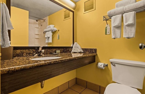 Western Honolulu Hotel | Best Western The Plaza | Deluxe Room with King Bed | Free Breakfast and Shuttle