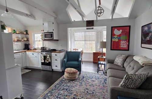 Wurtsboro Cottage | Bird Songs, Come Listen Awhile – Perfect for Remote Work & Weekend Getaways