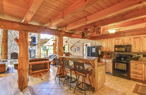 Clyde Cabin | Bison Ranch Retreat - Luxury Lodge with 2 Master Suites