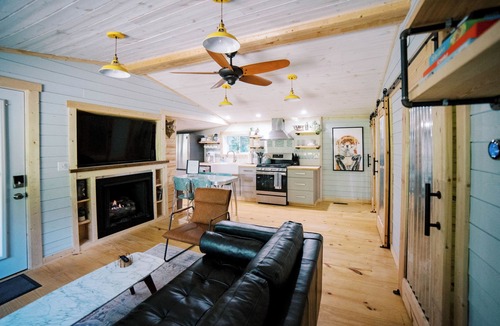 Black Mountain Cottage | Black Mtn Cottage w/hot tub + dog friendly - 20 min to Asheville